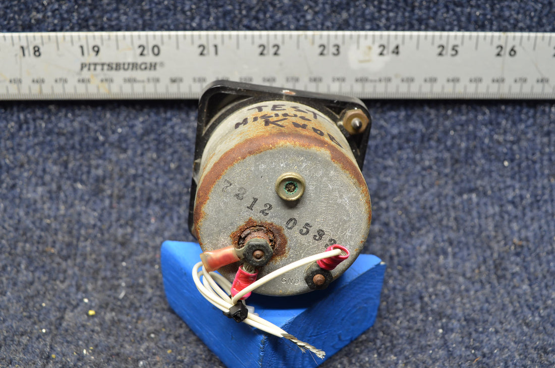 Used aircraft parts for sale S-1317-N2 PIPER PA28-140 CLOCK ELECTRICAL 12 VOLTS MISSING KNOB