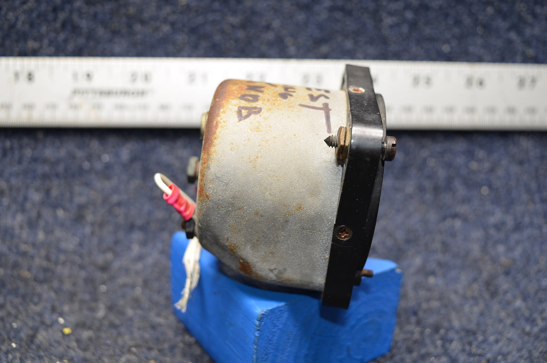 Used aircraft parts for sale S-1317-N2 PIPER PA28-140 CLOCK ELECTRICAL 12 VOLTS MISSING KNOB