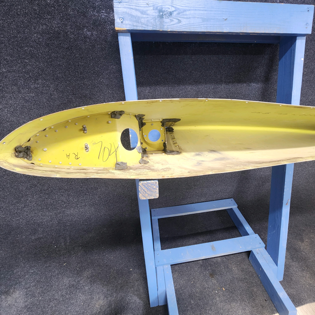 Used aircraft parts for sale, 000-170001-42 Beechcraft F33A RH WING TIP- HAVE DENT