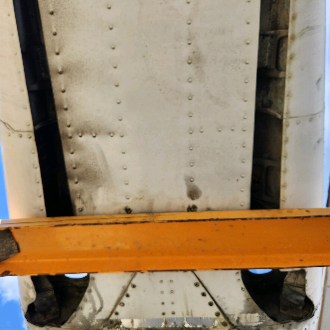 Used aircraft parts for sale, FUSSELAGE CESSNA C172RG CESSNA 172RG FUSSELAGE DATA PLATE/LOOK BOOK BELLY LAND/MLG BRACKET.