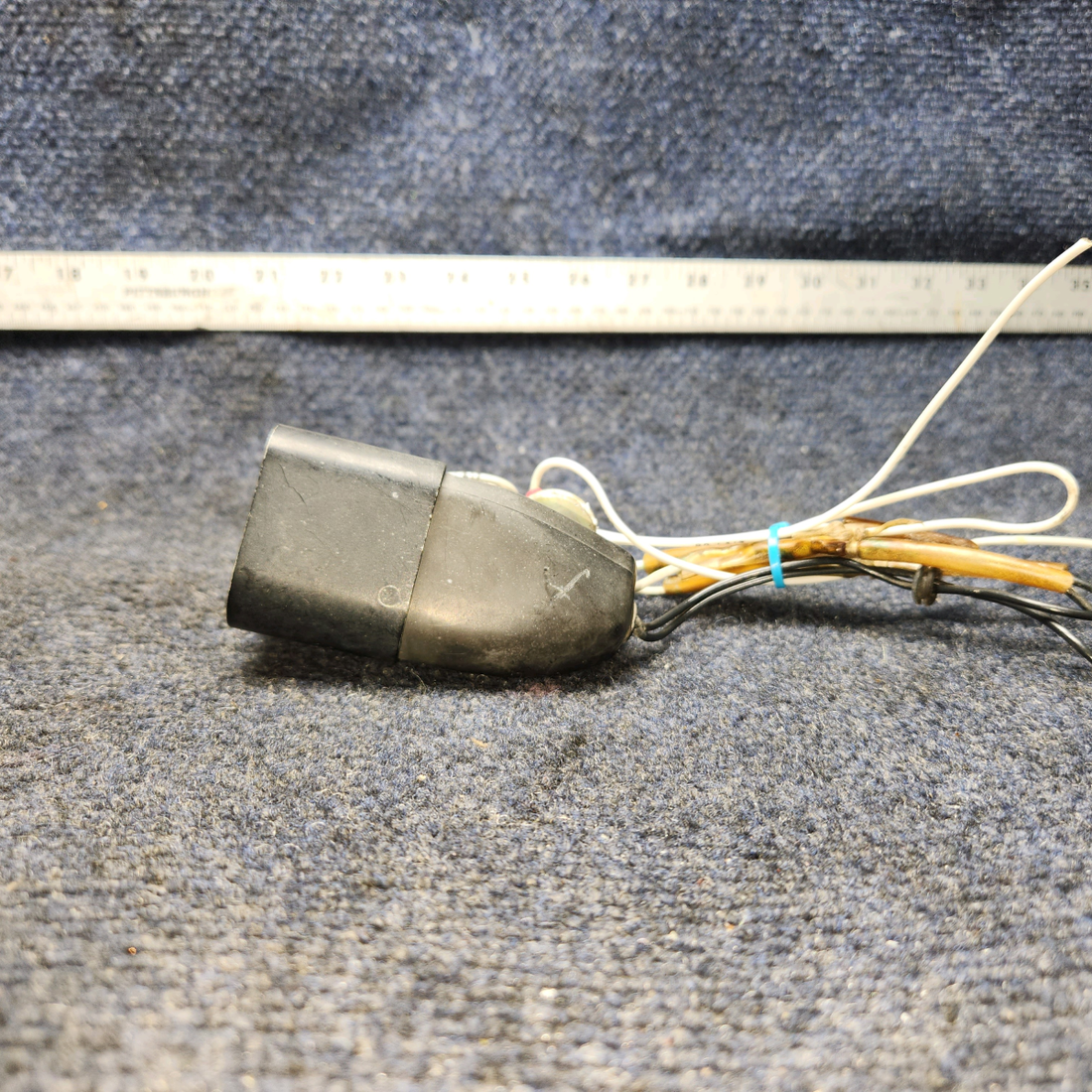 Used aircraft parts for sale, 1470089-15 CESSNA 172K Map Light Assemby With Switch 12 Volts