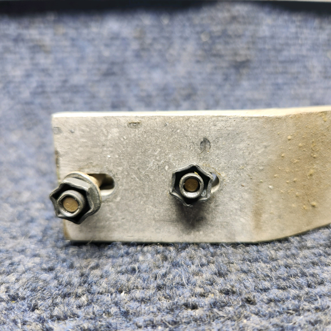 Used aircraft parts for sale, 0711102 CESSNA 172K BAGGAGE DOOR HINGE ASSEMBLY