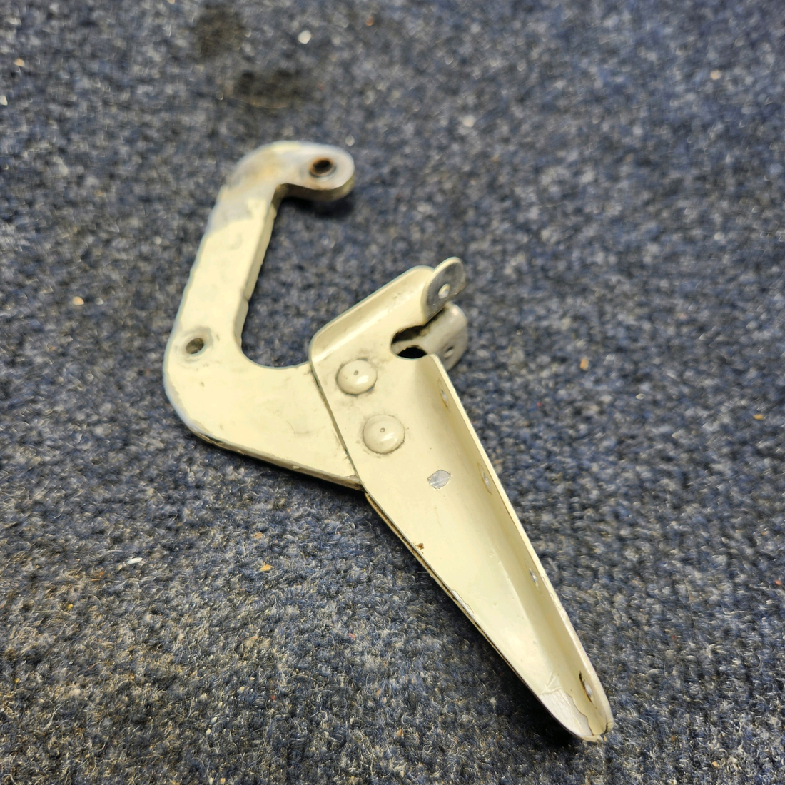 Used aircraft parts for sale, 35-410077-12 BEECHCRAFT F35 NOSE GEAR DOOR HINGE AFT