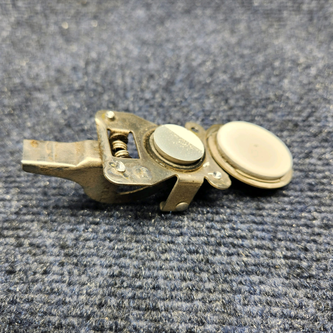 Used aircraft parts for sale, S2455-1 PIPER- CESSNA-BEECH- MOONEY VARIOS CESSNA 172P BAGGAGE DOOR LATCH ASSEMBLY