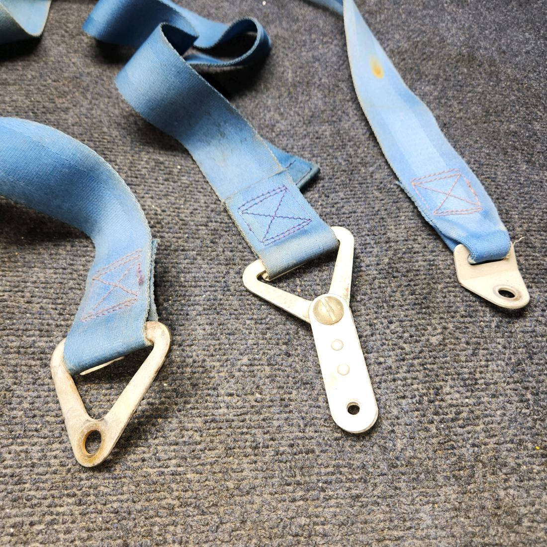 Used aircraft parts for sale, S-2275-JJ-3 / S-1746-JJ-42 CESSNA 172K Seatbelt Assembly LH or RH w Shoulder Strap and Fastener "SEE PHOTOS" BLUE