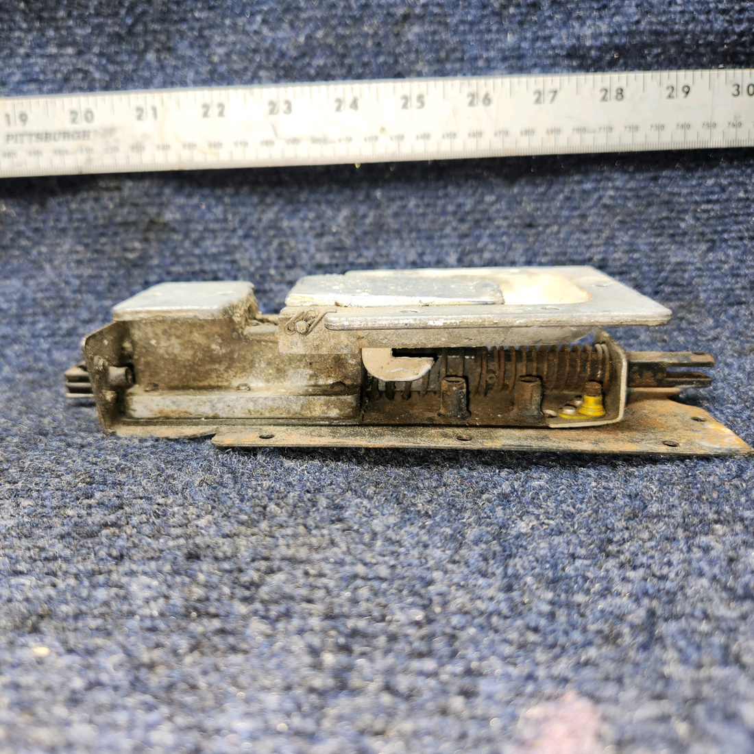 Used aircraft parts for sale, 0517012-8 Cessna 172RG Cabin Door Latch Assy R/H