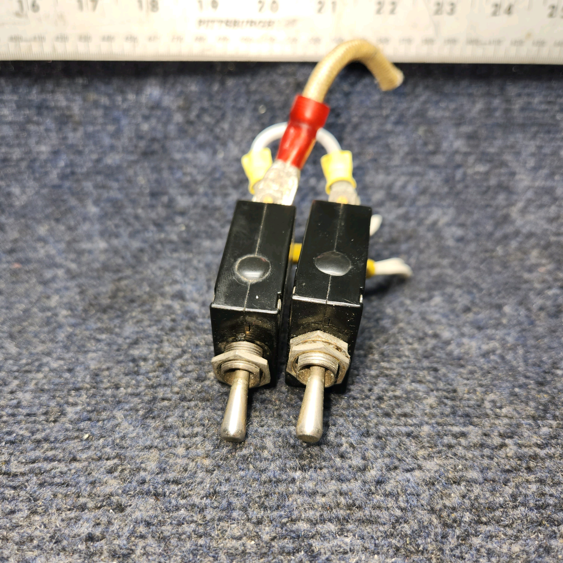Used aircraft parts for sale, W31-X2M1G-40 CESSNA 172K TYCO TOGGLE BREAKER SWITCH ASSEMBLY (AMPS: 40) TWO (2)