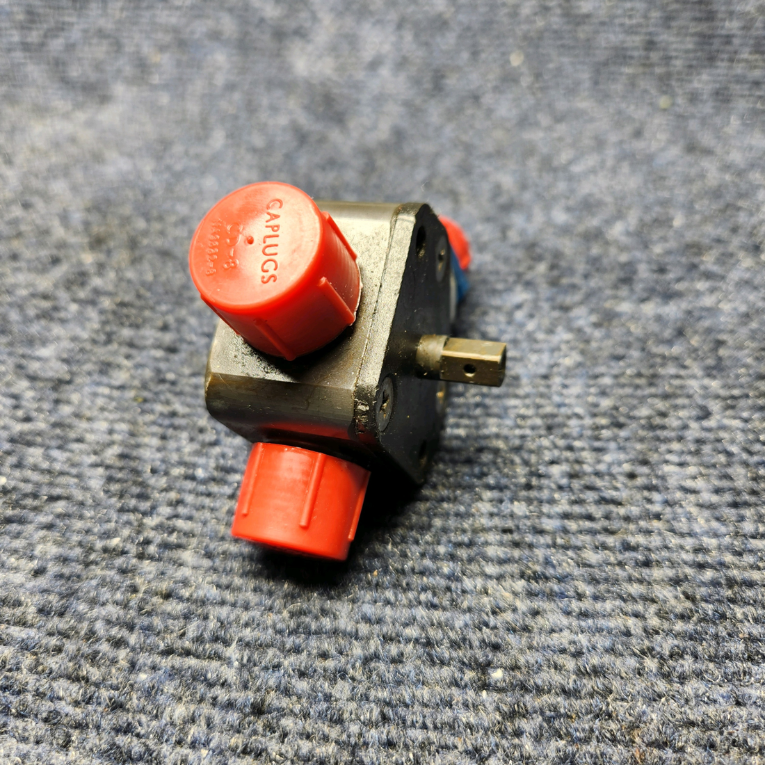 Used aircraft parts for sale, 9851067-7 CESSNA C172RG FUEL SELECTOR VALVE ASSEMBLY