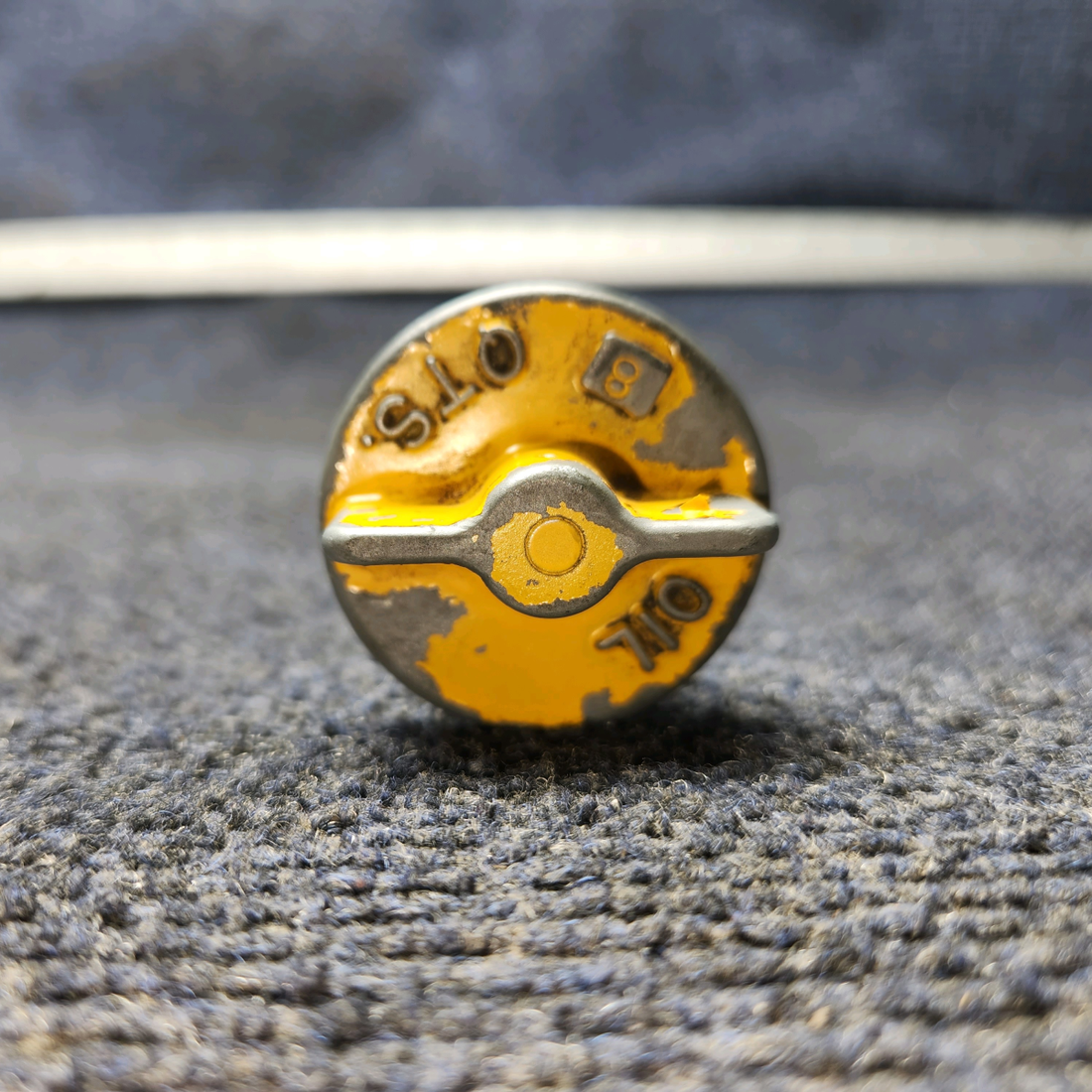 Used aircraft parts for sale, LW-16783 Lycoming O320 Piper PA28-161 Oil Level Gauge – 8 QTS, Length 18"