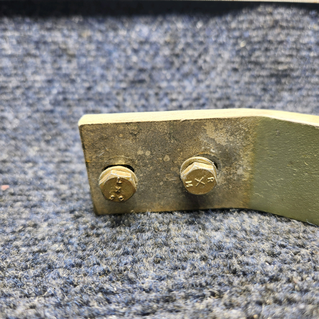 Used aircraft parts for sale, 0711102 CESSNA 172K BAGGAGE DOOR HINGE ASSEMBLY