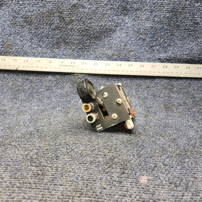 Used aircraft parts for sale, 9881020-2 Cessna 172RG Landing Gear Selector Valve Assy/W Light