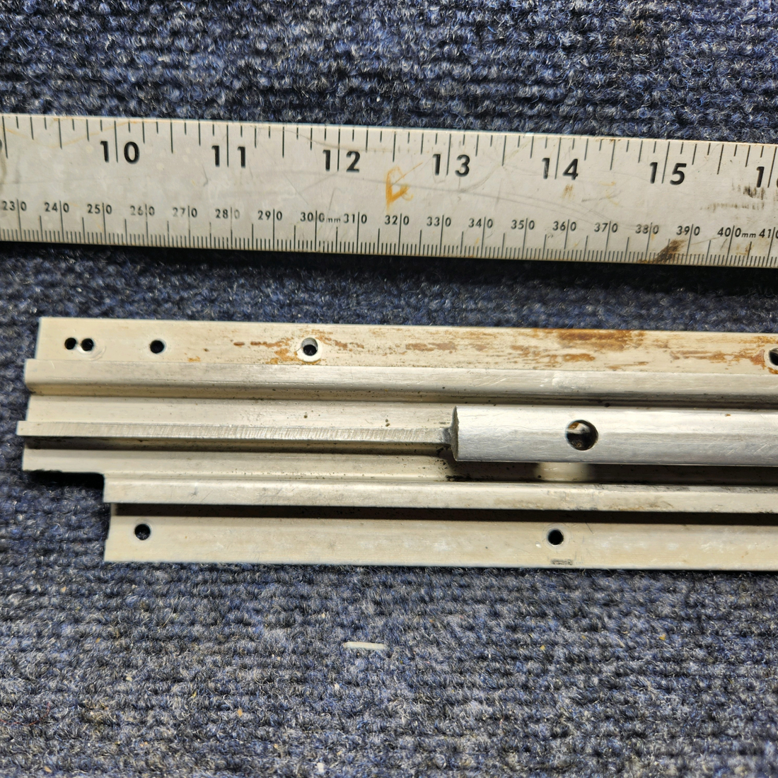 Used aircraft parts for sale, 0511240-8 CESSNA 172K OUTBOARD SEAT RAIL RH