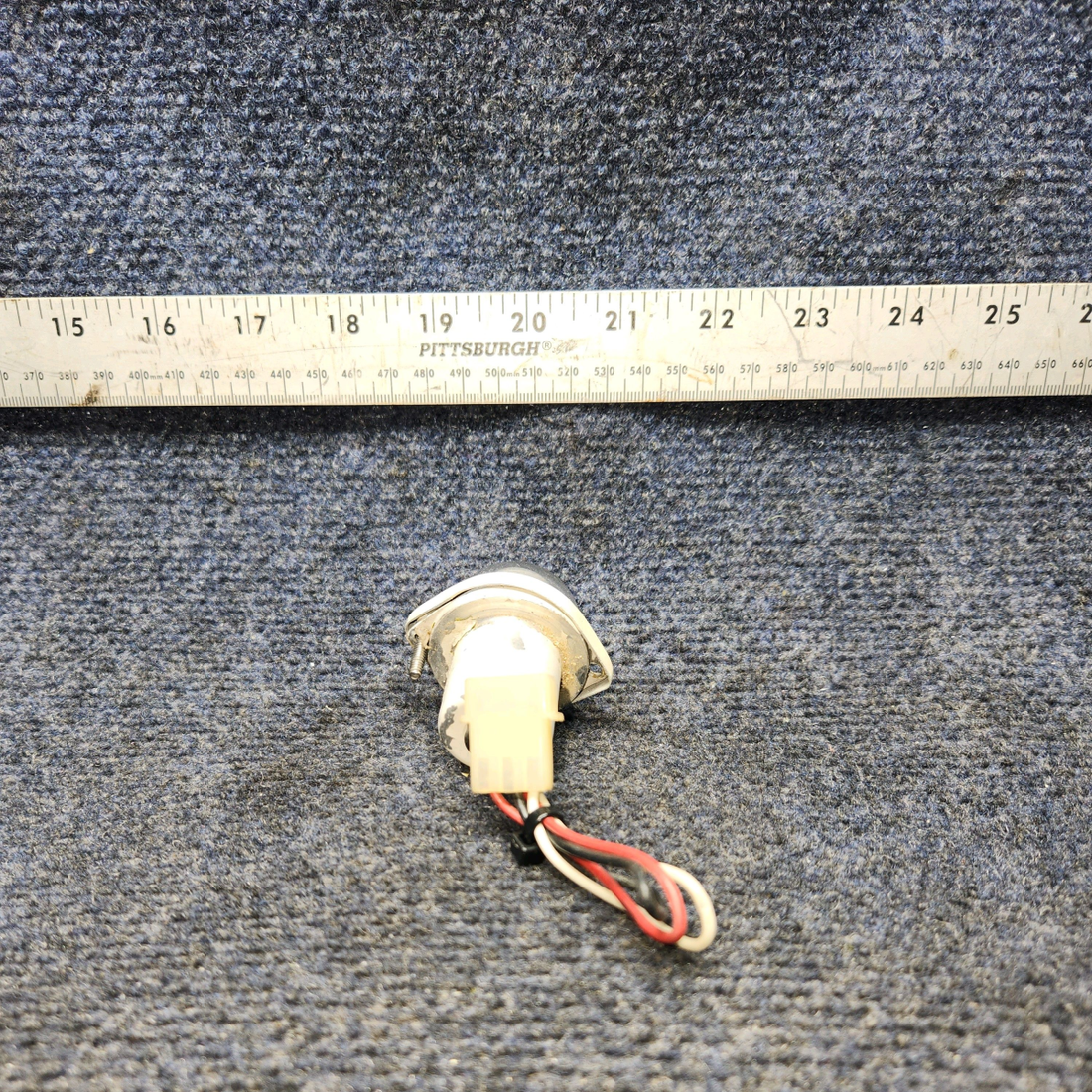 Used aircraft parts for sale, A430 WHELEN CESSNA 172K STROBE LIGHT ASSEMBLY (VOLTS: 14)