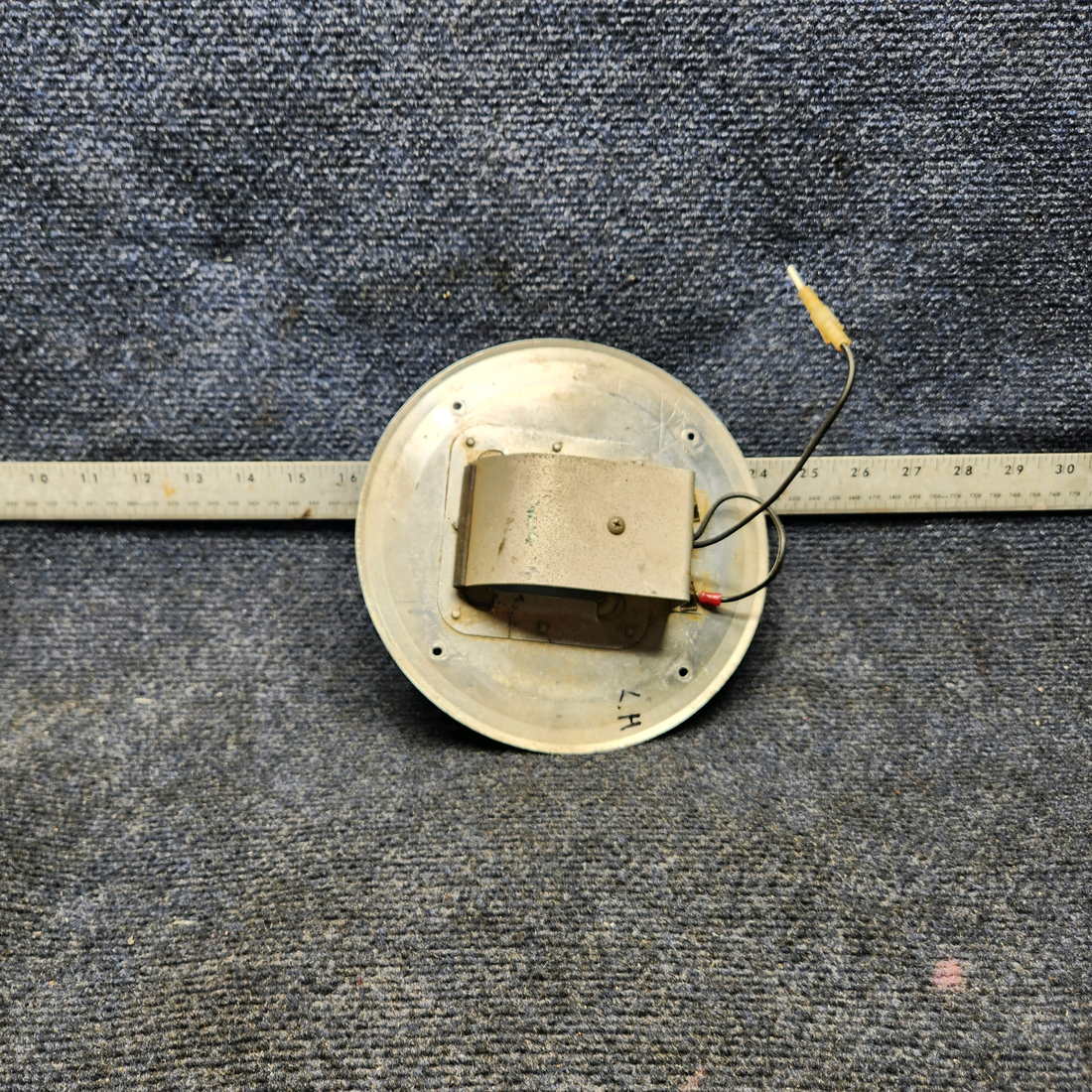 Used aircraft parts for sale, 0521101-2 CESSNA 172K COURTESY LIGHT ASSEMBLY