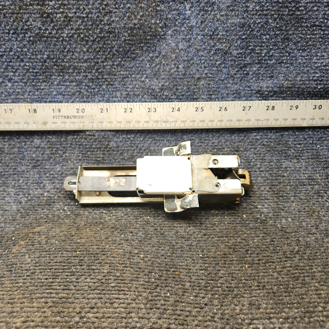 Used aircraft parts for sale, 68188-000 Piper Pa-28 Door Latch Assy