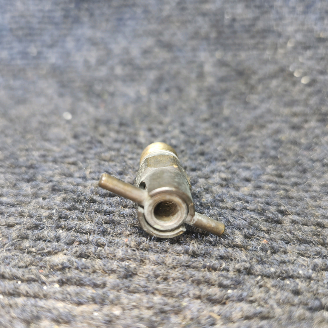 Used aircraft parts for sale, 492-022 Piper PA28-161 Fuel Drain Valve - Set of two