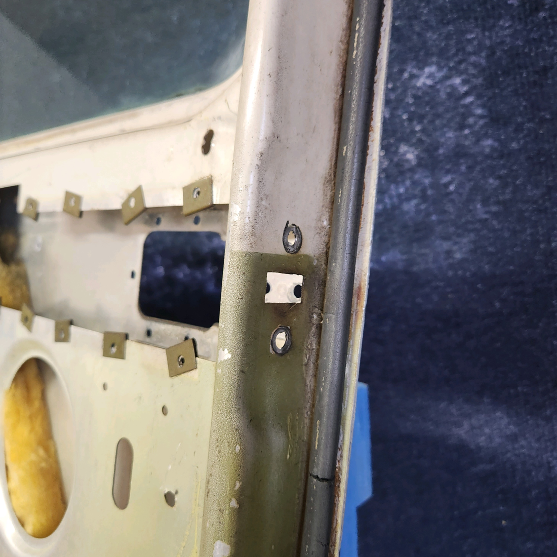 Used aircraft parts for sale, 0511460-34 CESSNA 172K CABIN DOOR STRUCTURE RH