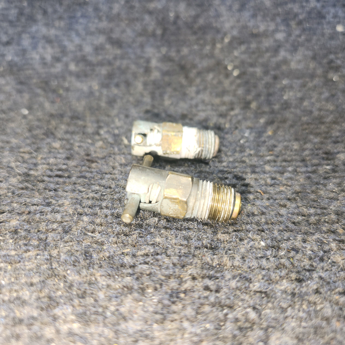 Used aircraft parts for sale, 492-022 Piper PA28-161 Fuel Drain Valve - Set of two
