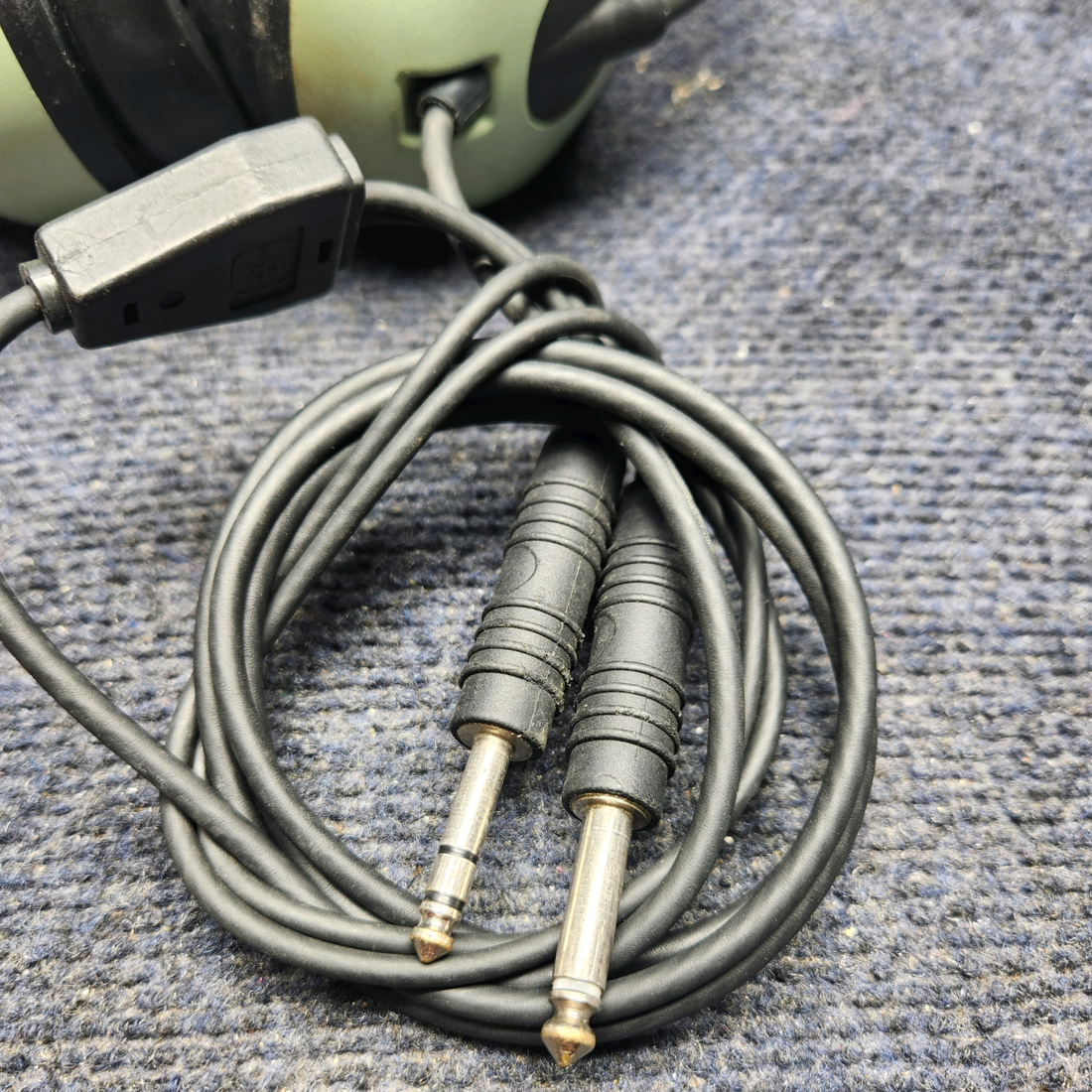 Used aircraft parts for sale, 12507G-46 Davis Clark H20-10 CESSNA 172K HEADSET "SEE PHOTOS FOR DETAILS"