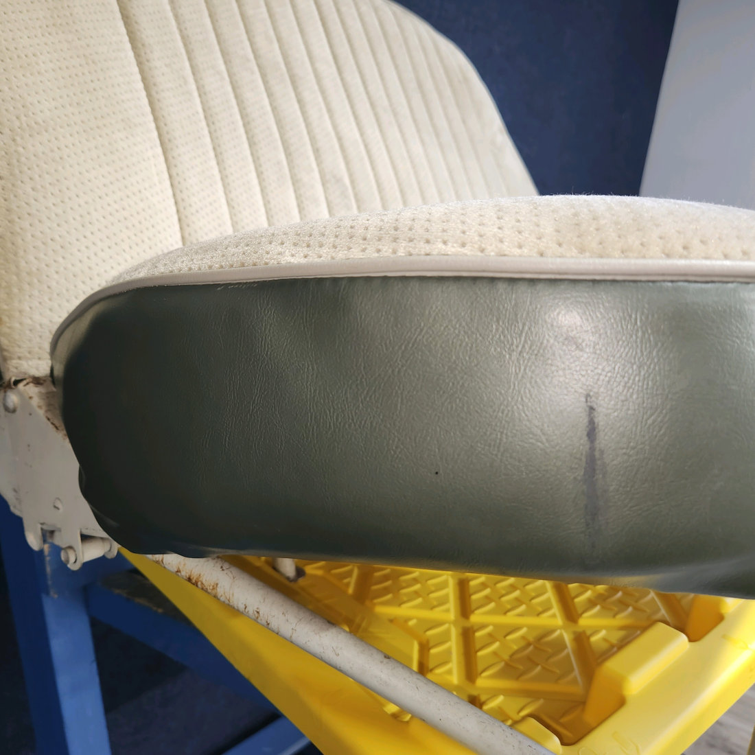 Used aircraft parts for sale, 0514010-19 CESSNA 172K REAR SEAT ASSEMBLY (SINGLE BACK)