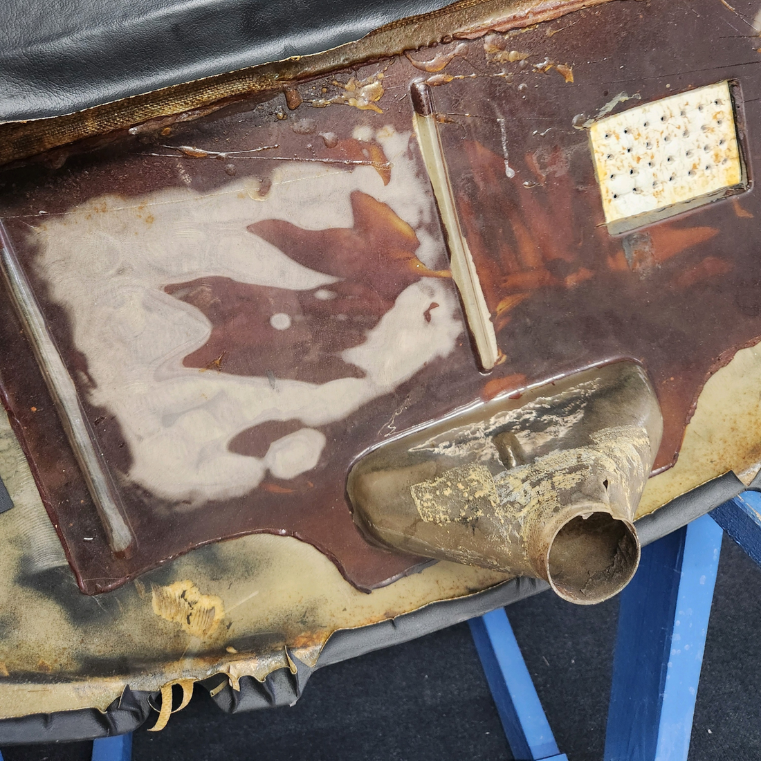 Used aircraft parts for sale, 169-534089-3 Beechcraft C23 SUNDOWNER GLARESHIELD ASSEMBLY