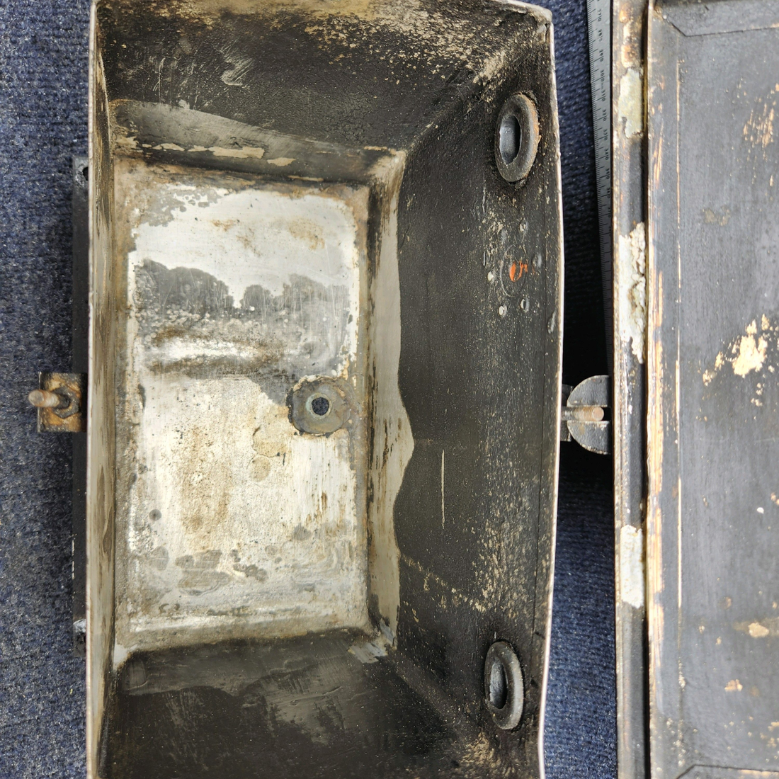 Used aircraft parts for sale, 63888-000 & 53977-000 PIPER PA28-140 BATTERY BOX WITH LID