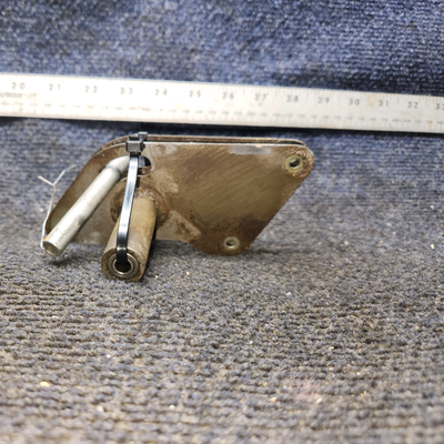 Used aircraft parts for sale, 0523223-1 Cessna 172 Aileron Bellcrank - RH