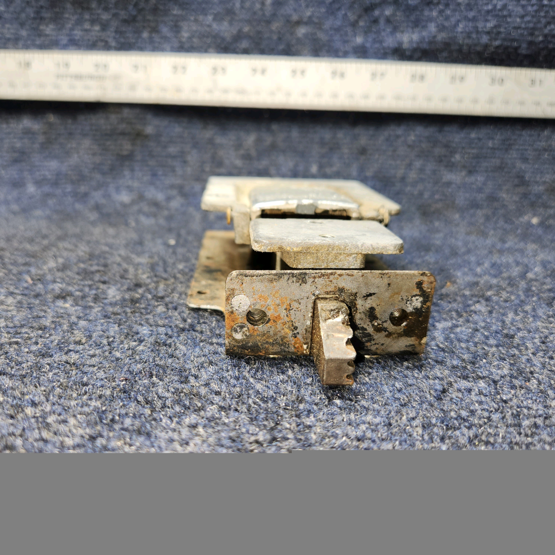 Used aircraft parts for sale, 0517012-8 Cessna 172RG Cabin Door Latch Assy R/H