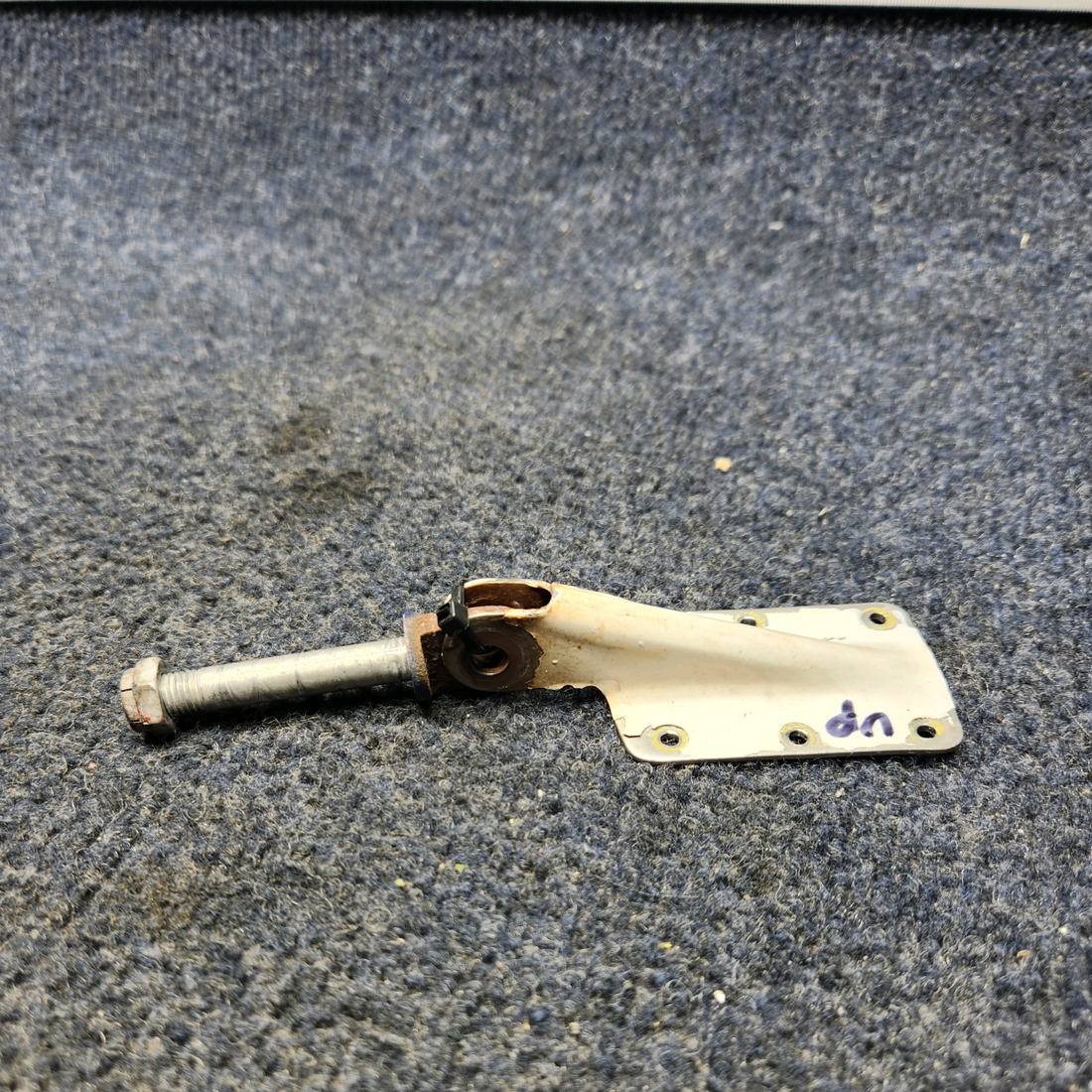 Used aircraft parts for sale, 63050-000 PIPER PA28-140 HINGE CABIN DOOR TOP