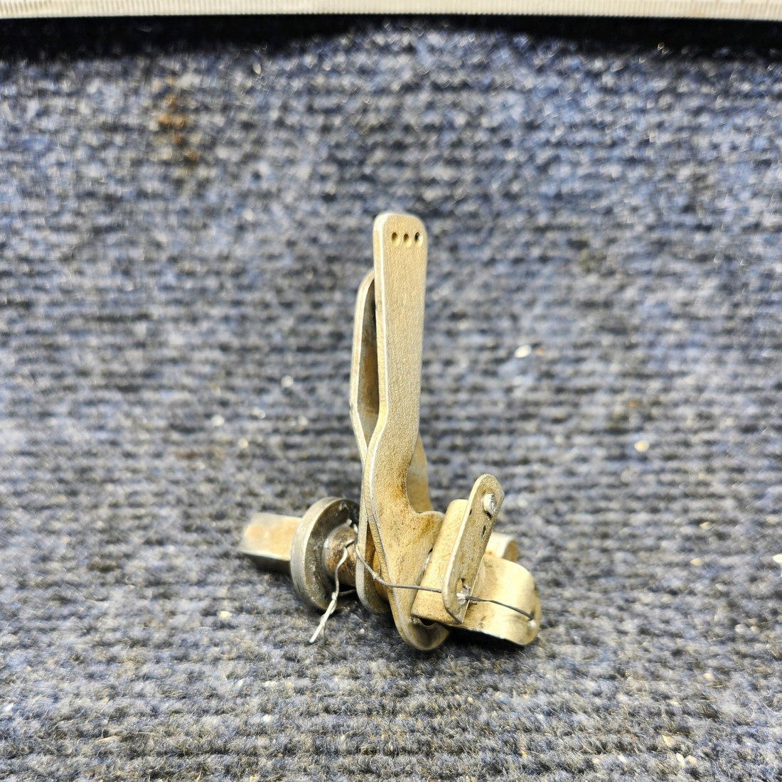Used aircraft parts for sale, 35-400464-10 Beechcraft F33A CABIN DOOR HANDLE SHAFT ASSEMBLY