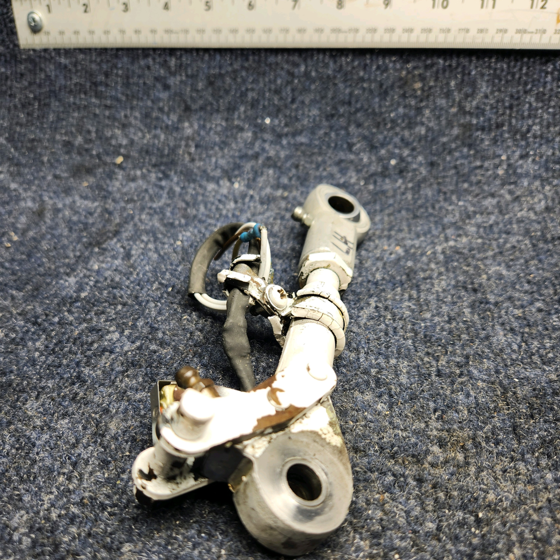 Used aircraft parts for sale, 67797-005 Piper PA32RT-300 LINK ASSEMBLY MAIN GEAR TRUSS LH W/ SWITCH (14-28V)