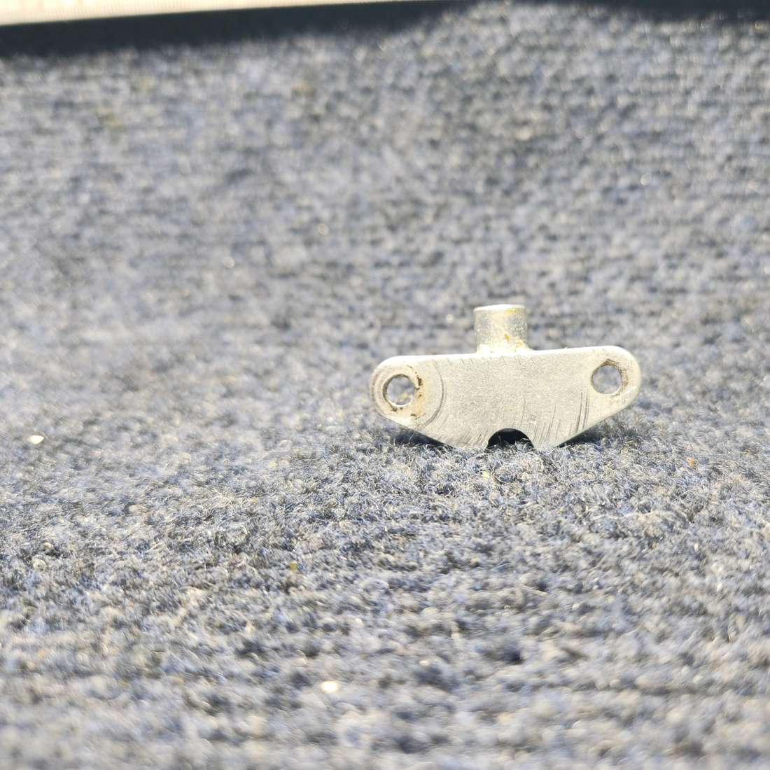 Used aircraft parts for sale, 310077-000 Mooney M20J BAGGAGE DOOR HINGE BRACKET