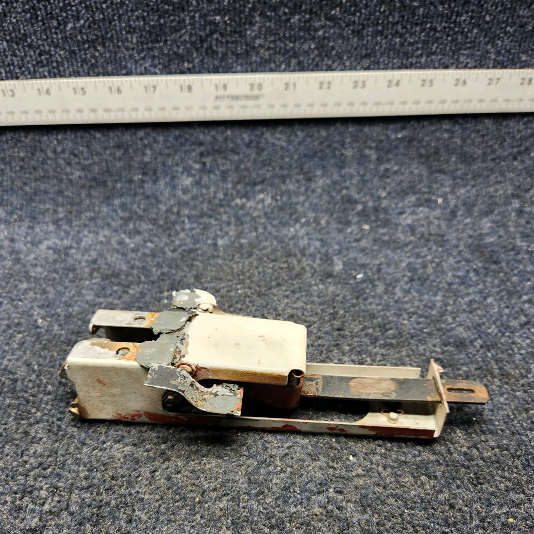Used aircraft parts for sale, 68188-000 PIPER PA28-140 PA28 / PA32 CABIN DOOR LATCH ASSEMBLY