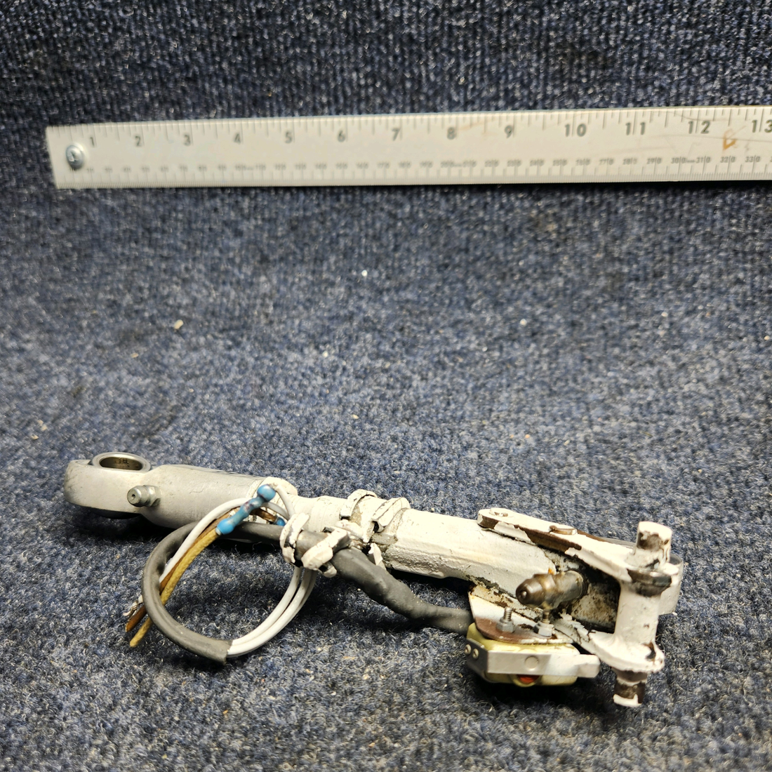 Used aircraft parts for sale, 67797-005 Piper PA32RT-300 LINK ASSEMBLY MAIN GEAR TRUSS LH W/ SWITCH (14-28V)