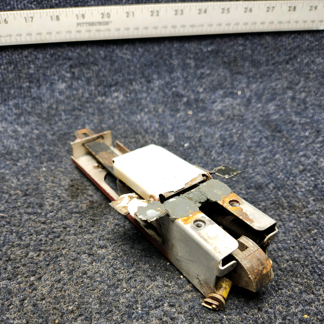 Used aircraft parts for sale, 68188-000 PIPER PA28-140 PA28 / PA32 CABIN DOOR LATCH ASSEMBLY