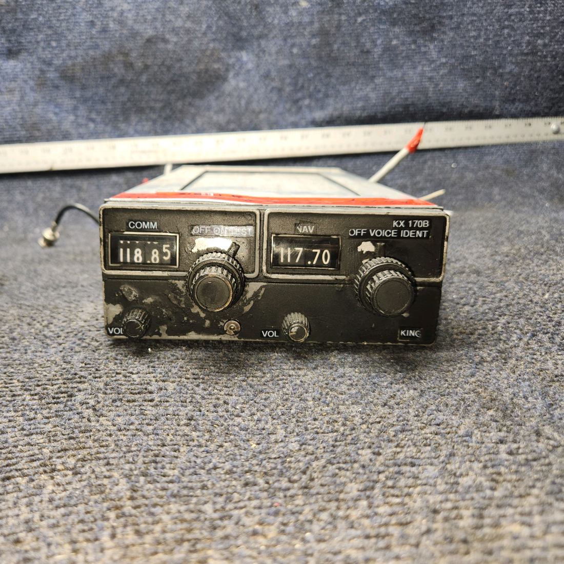 Used aircraft parts for sale, 069-1020-00 King KX-170B Piper PA28-161 Nav-Com with Tray - 14 Volts