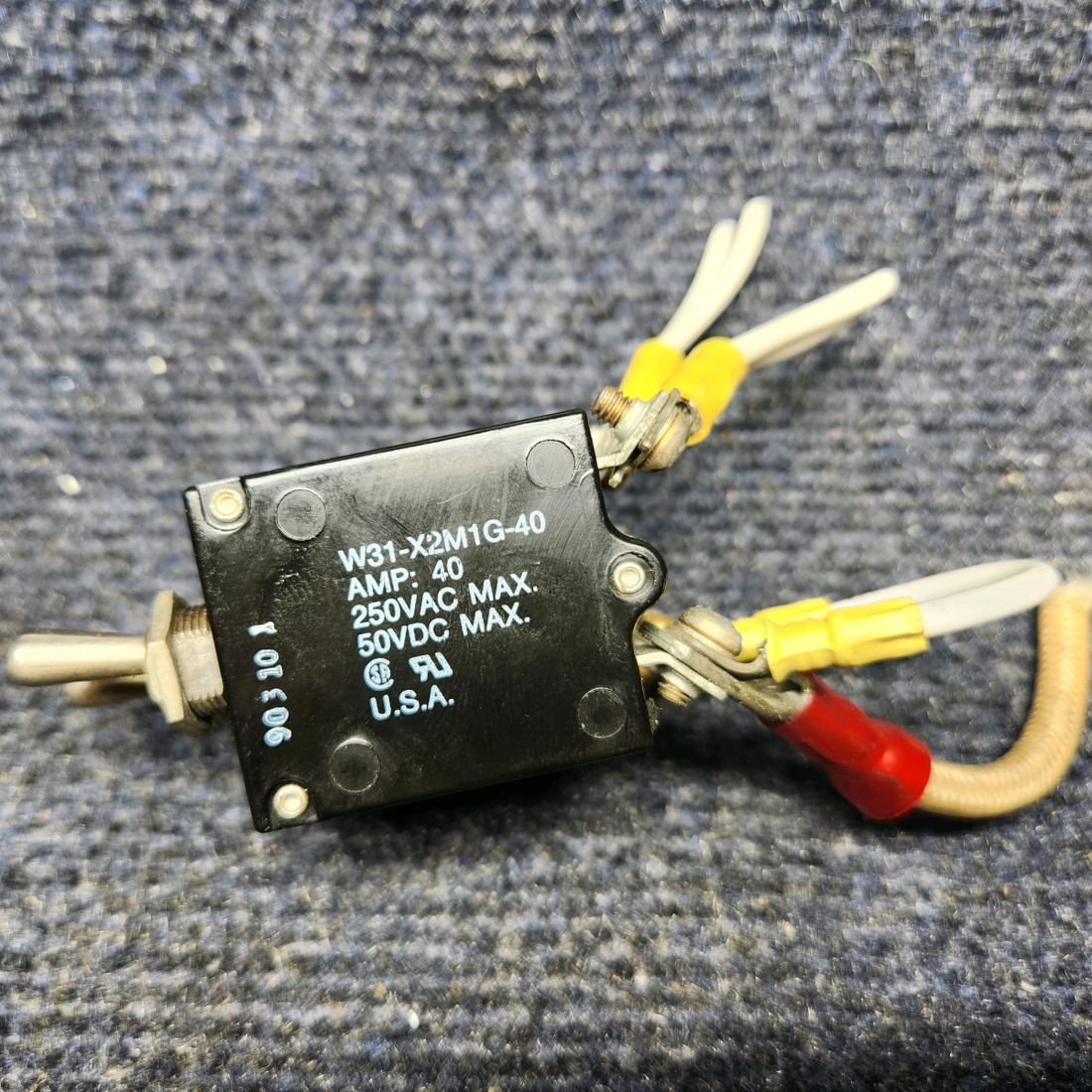 Used aircraft parts for sale, W31-X2M1G-40 CESSNA 172K TYCO TOGGLE BREAKER SWITCH ASSEMBLY (AMPS: 40) TWO (2)