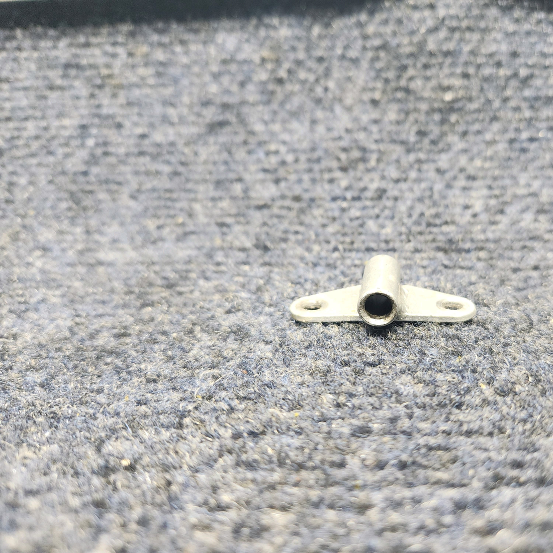 Used aircraft parts for sale, 310077-000 Mooney M20J BAGGAGE DOOR HINGE BRACKET