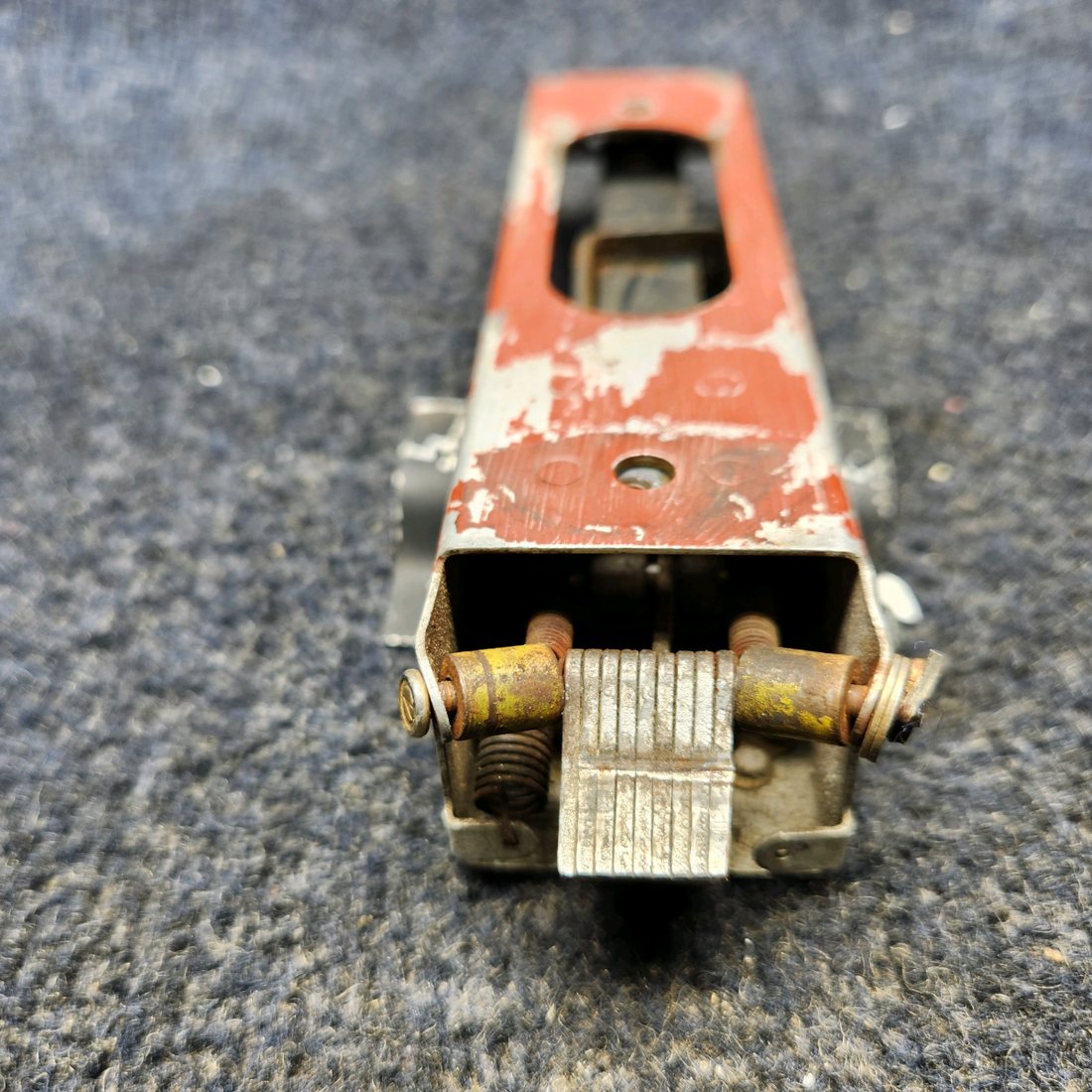 Used aircraft parts for sale, 68188-000 PIPER PA28-140 PA28 / PA32 CABIN DOOR LATCH ASSEMBLY