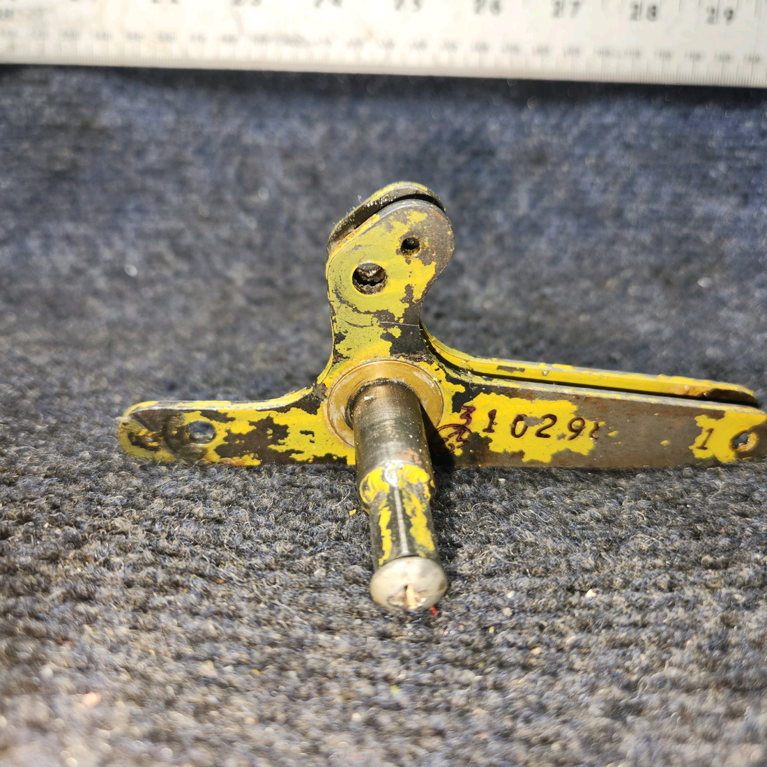 Used aircraft parts for sale, 310298-501 Mooney M20J Cabin Door Latch Handle Shaft – Inside