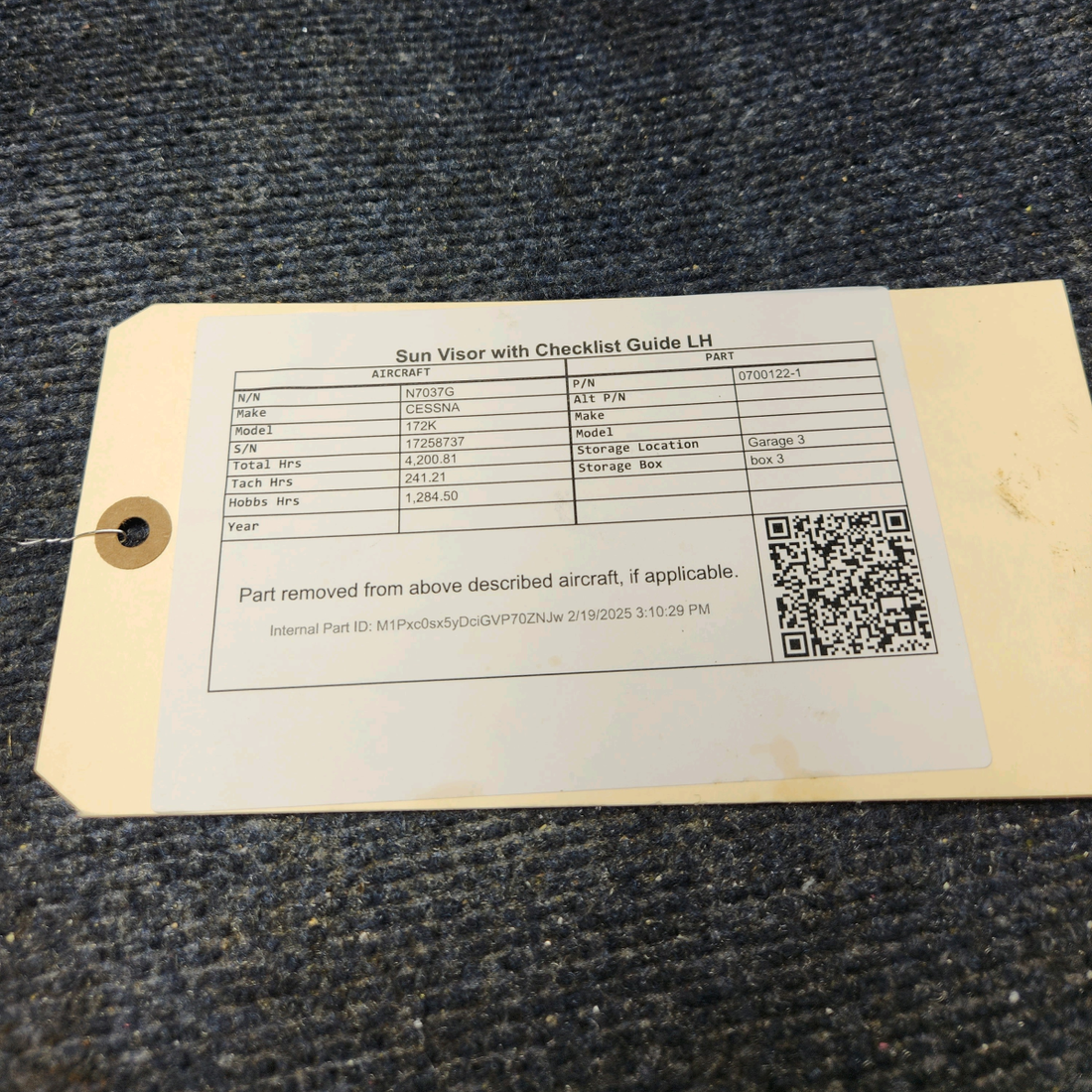 Used aircraft parts for sale, 0700122-1 CESSNA 172K SUN VISOR WITH CHECKLIST GUIDE LH