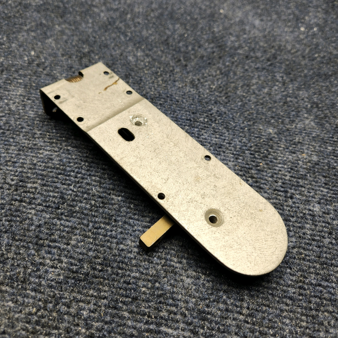 Used aircraft parts for sale, H2532-6 Beechcraft C23 SUNDOWNER HARTWELL CABIN DOOR LATCH BASE ASSY RH