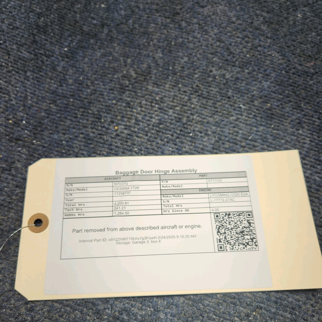 Used aircraft parts for sale, 0711102 CESSNA 172K BAGGAGE DOOR HINGE ASSEMBLY
