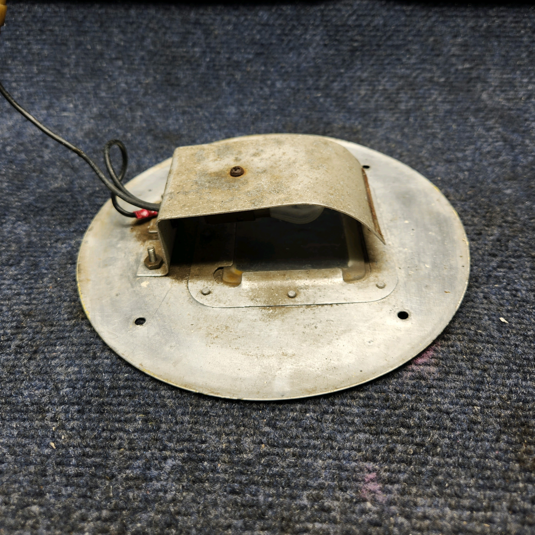 Used aircraft parts for sale, 0521101-2 & 0700616-1 CESSNA C172RG PLATE ASSY COURTESY W/ LIGHT (VOLTS: 14-28)