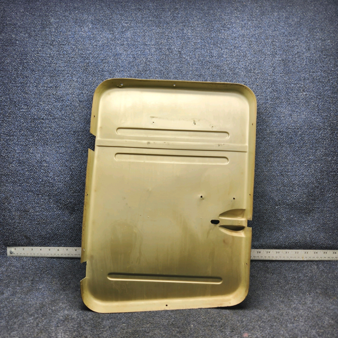 Used aircraft parts for sale, 0715079-7 CESSNA 172K BAGGAGE DOOR COVER