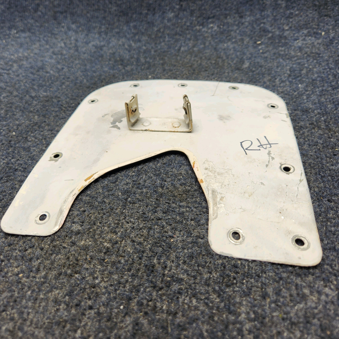 Used aircraft parts for sale, 65688-001 PIPER PA28-140 MAIN LANDING GEAR PLATE ASSY RH