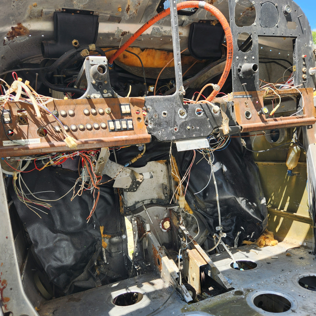 Used aircraft parts for sale, FUSSELAGE CESSNA C172RG CESSNA 172RG FUSSELAGE DATA PLATE/LOOK BOOK BELLY LAND/MLG BRACKET.