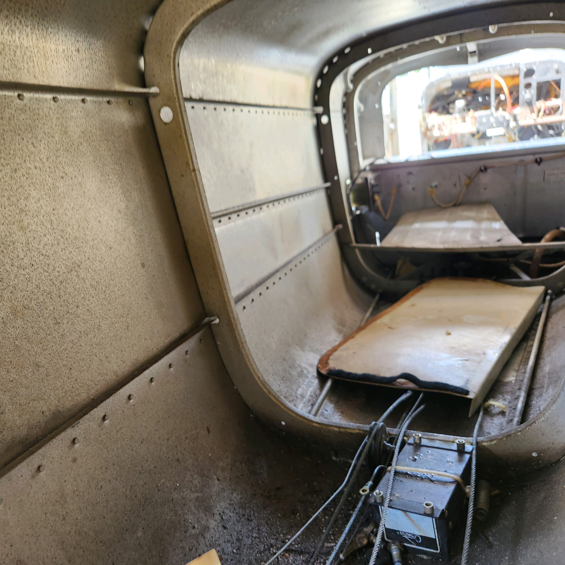 Used aircraft parts for sale, FUSSELAGE CESSNA C172RG CESSNA 172RG FUSSELAGE DATA PLATE/LOOK BOOK BELLY LAND/MLG BRACKET.