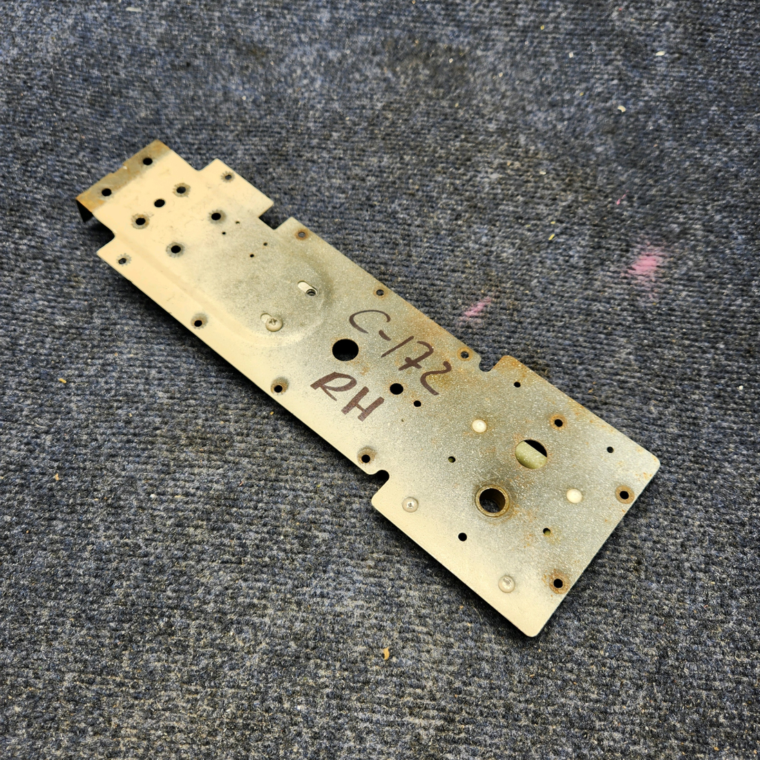 Used aircraft parts for sale, 0413387 Cessna C 172 CABIN DOOR LATCH PLATE RH