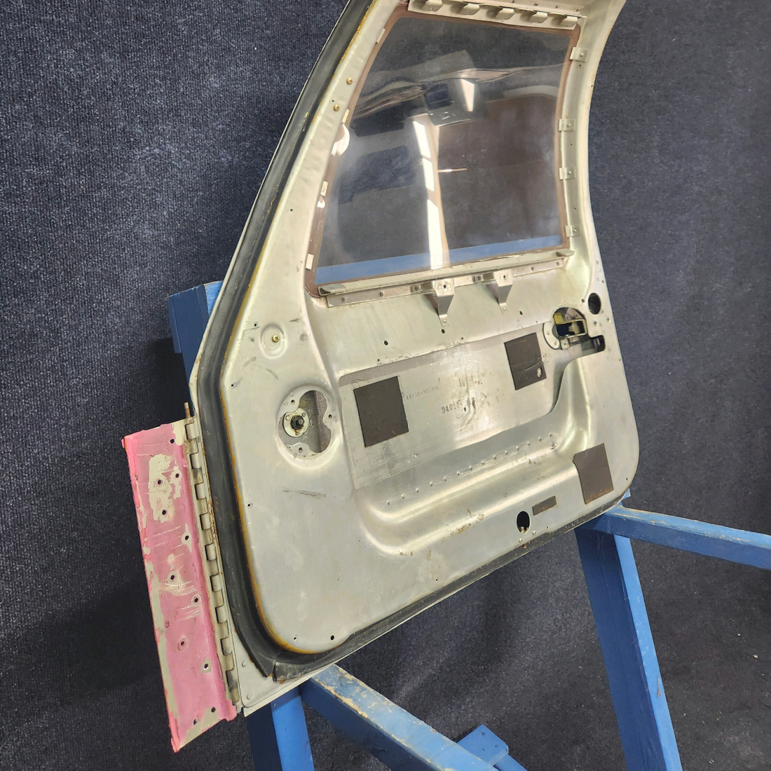 Used aircraft parts for sale, 310225-501 Mooney M20K CABIN DOOR FRAME STRUCTURE WITH HINGE